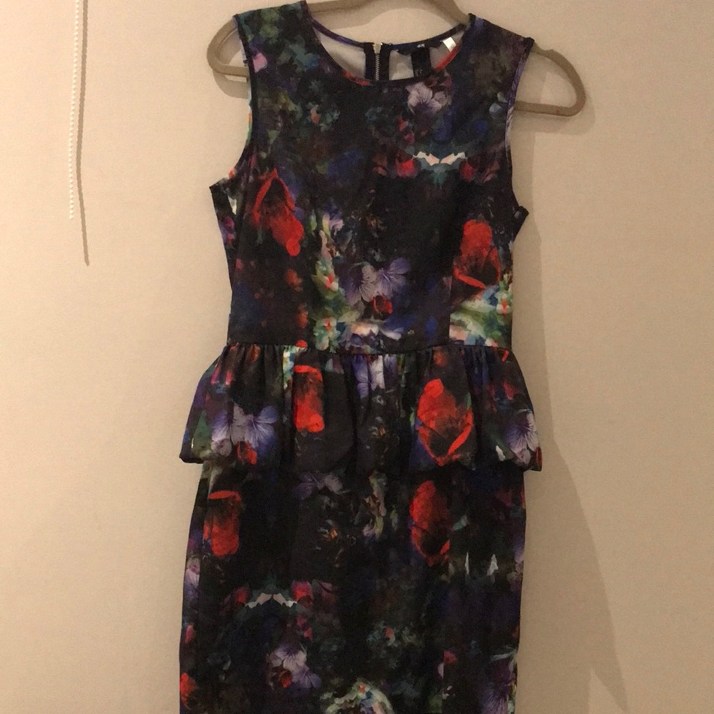H&M Red and Blue Sheath Mini Dress Sleeveless Crew Neck Cocktail